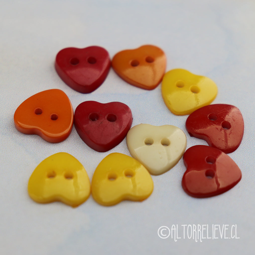 10 Botones Corazón de Colores Resina 13mm 2 perf.