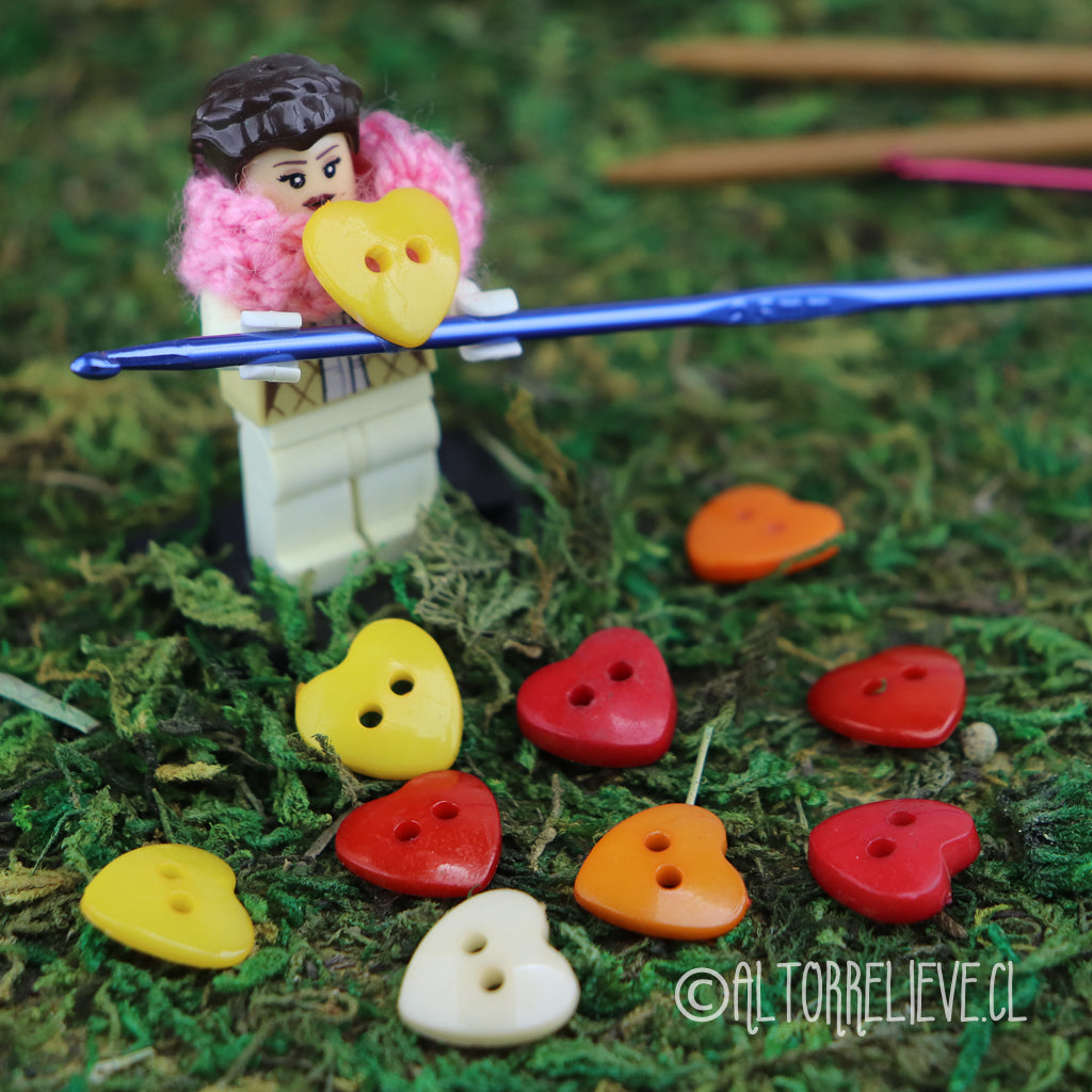 10 Botones Corazón de Colores Resina 13mm 2 perf.