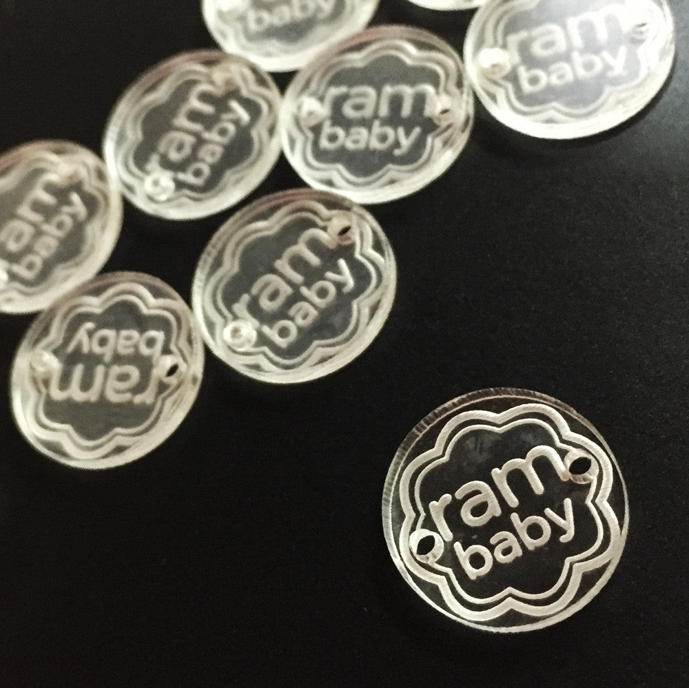 100 Etiquetas Acrílico Circular - Dos Perforaciones - Etiquetas Acrílico - Altorrelieve Diseño