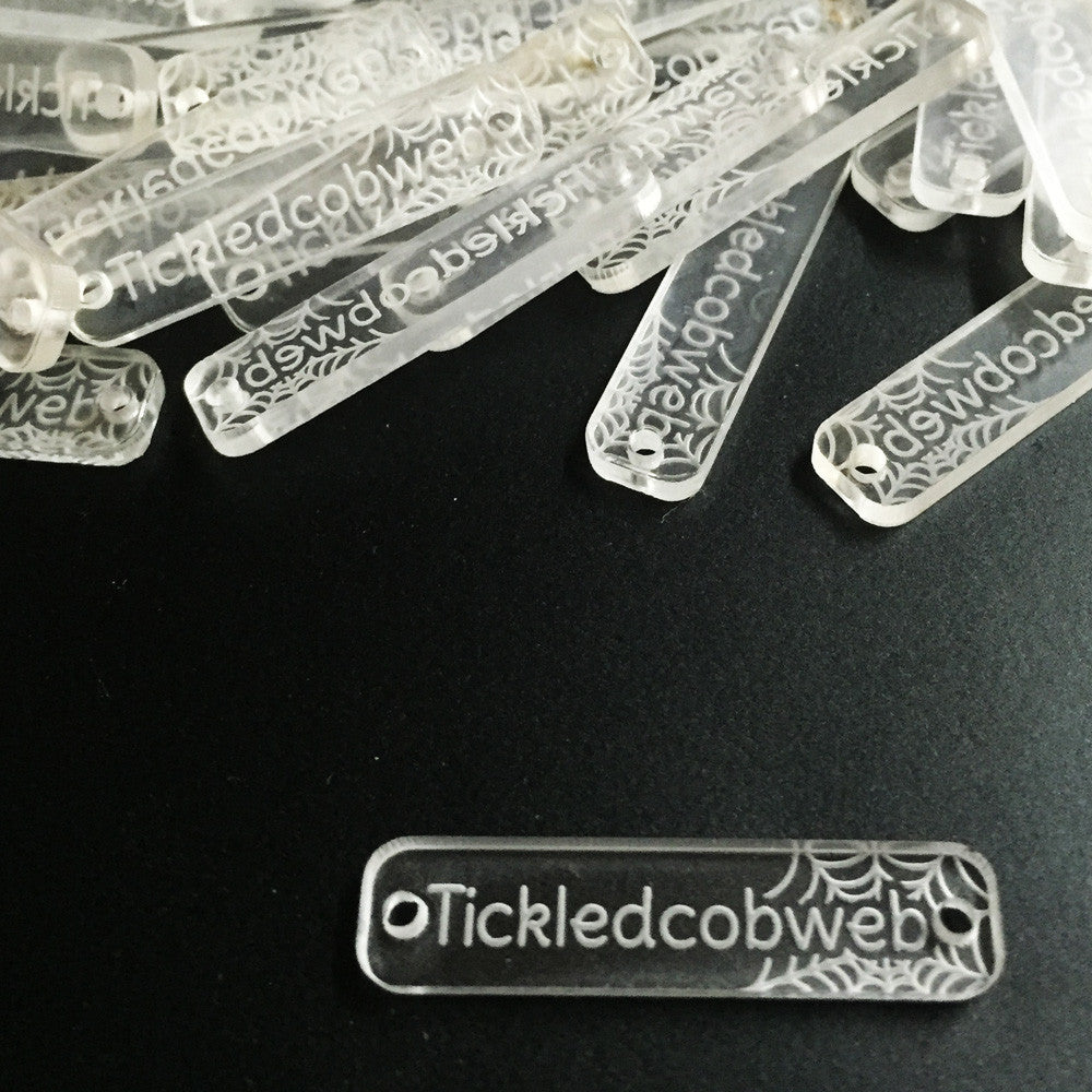 100 Etiquetas Acrílico Larga Rectangular - Dos Perforaciones - Etiquetas Acrílico - Altorrelieve Diseño