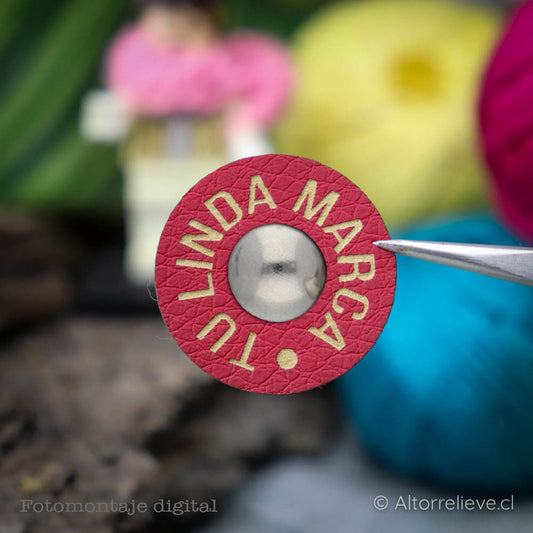 100 Etiquetas EcoCuero Remache Circular 2,5x2,5cm