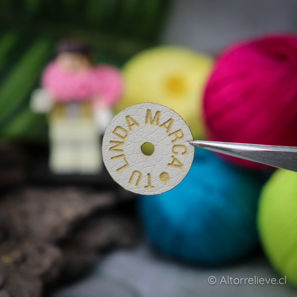 100 Etiquetas Gamuzina Remache Circular 2x2cm