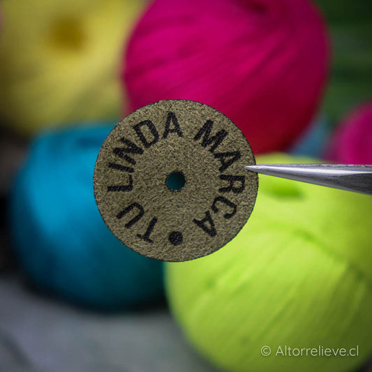 100 Etiquetas Gamuzina Remache Circular 2x2cm