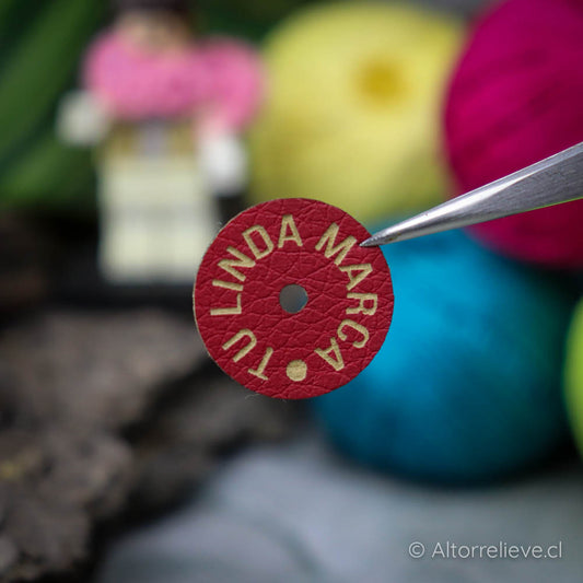 100 Etiquetas EcoCuero Remache Circular 2,5x2,5cm