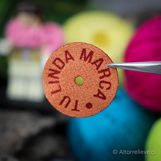 100 Etiquetas Gamuzina Remache Circular 2,5x2,5cm