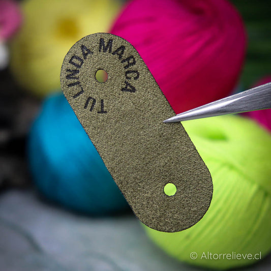 100 Etiquetas Gamuzina Remache Plegada 2x5cm