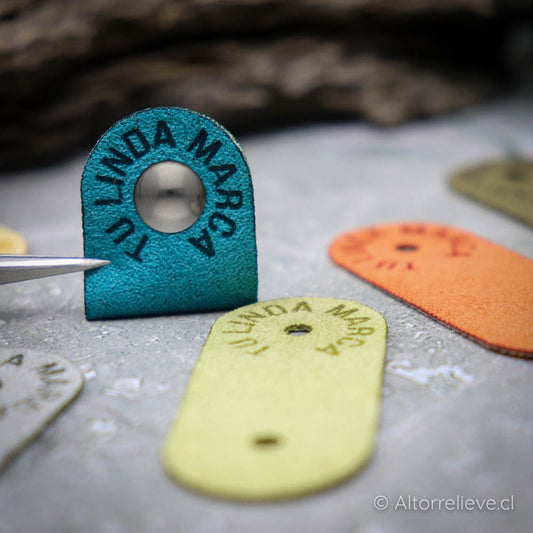 100 Etiquetas Gamuzina Remache Plegada 2x5cm