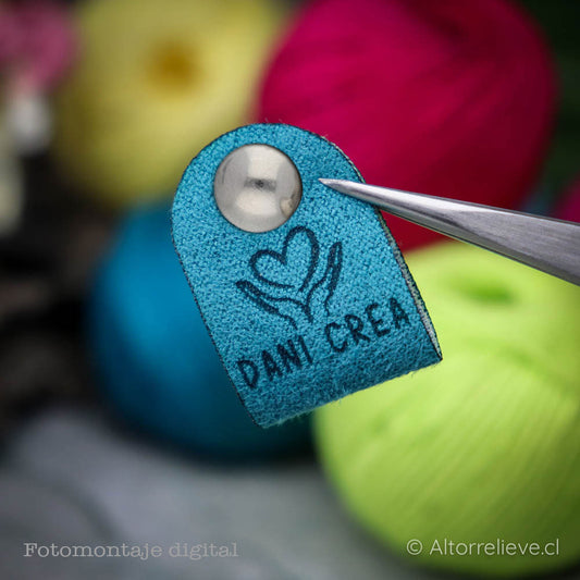 100 Etiquetas Gamuzina Remache Plegada 6x2cm