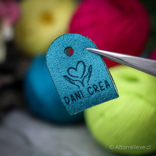 100 Etiquetas Gamuzina Remache Plegada 6x2cm