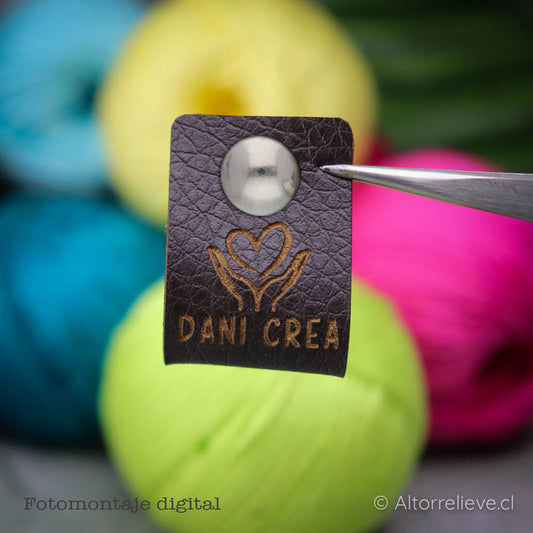 100 Etiquetas EcoCuero Remache Plegada B 6x2cm