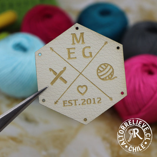 50/100 Etiquetas EcoCuero Hexagonal 5cm - Etiquetas EcoCuero - Altorrelieve Diseño