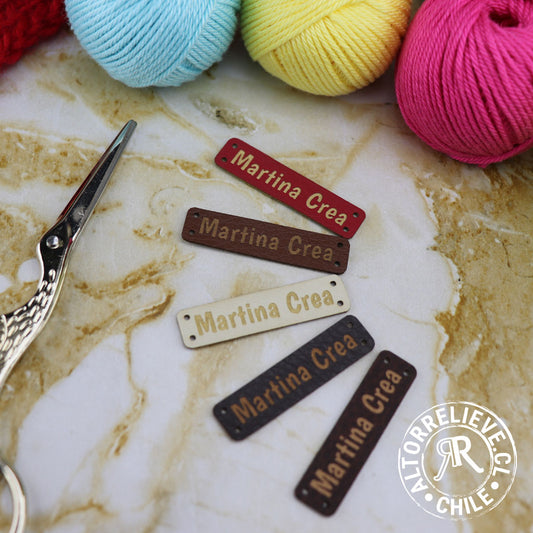 100 Etiquetas EcoCuero Larga 4x1cm - Etiquetas EcoCuero - Altorrelieve Diseño