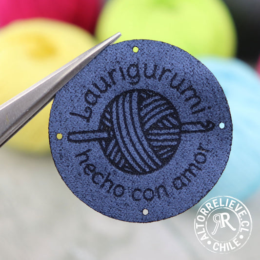 50/100 Etiquetas Gamuzina Circular 4x4cm - Etiquetas Gamuzina - Altorrelieve Diseño