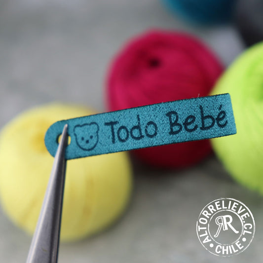 100 Etiquetas Gamuzina Plegada 10x1cm - Etiquetas Gamuzina - Altorrelieve Diseño