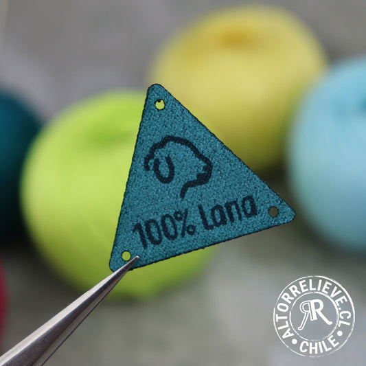 100 Etiquetas Gamuzina Triangular 3cm - Etiquetas Gamuzina - Altorrelieve Diseño