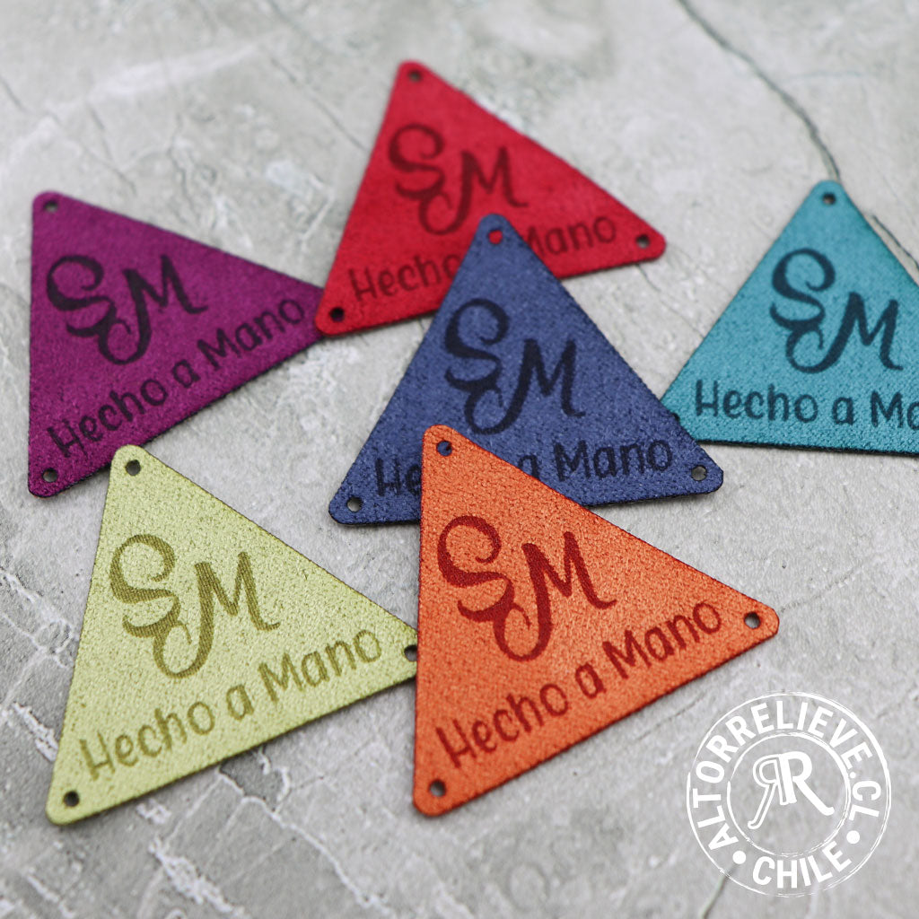 50/100 Etiquetas Gamuzina Triangular 4cm - Etiquetas Gamuzina - Altorrelieve Diseño
